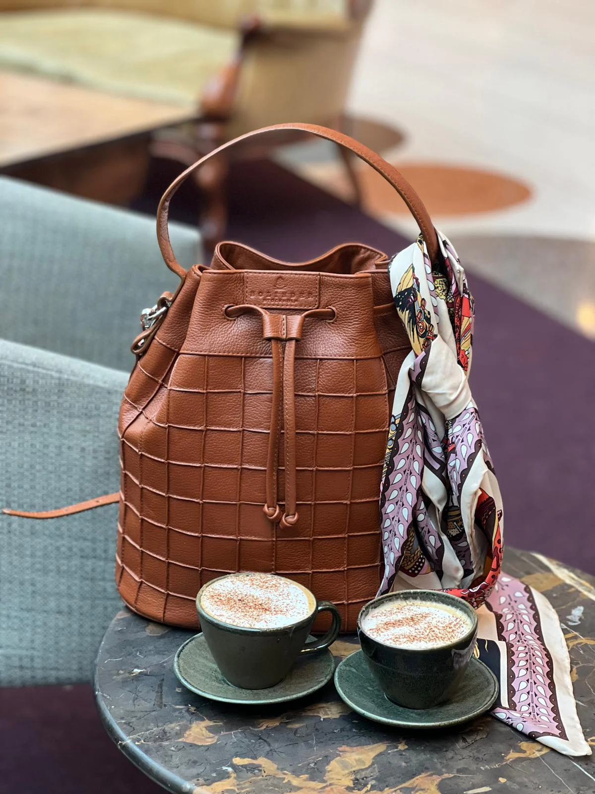 Jet Set Bucket Cognac - Image 7