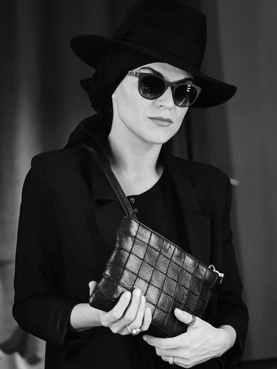 Grace Clutch Black - Image 8